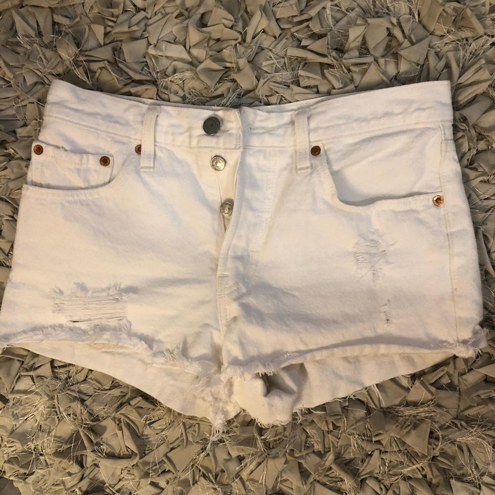 levi white denim shorts